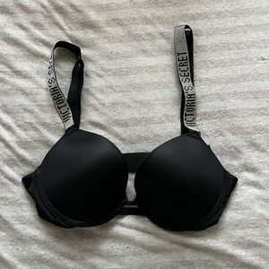 Victoria’s Secret Very Sexy shine strap push up bra 32C